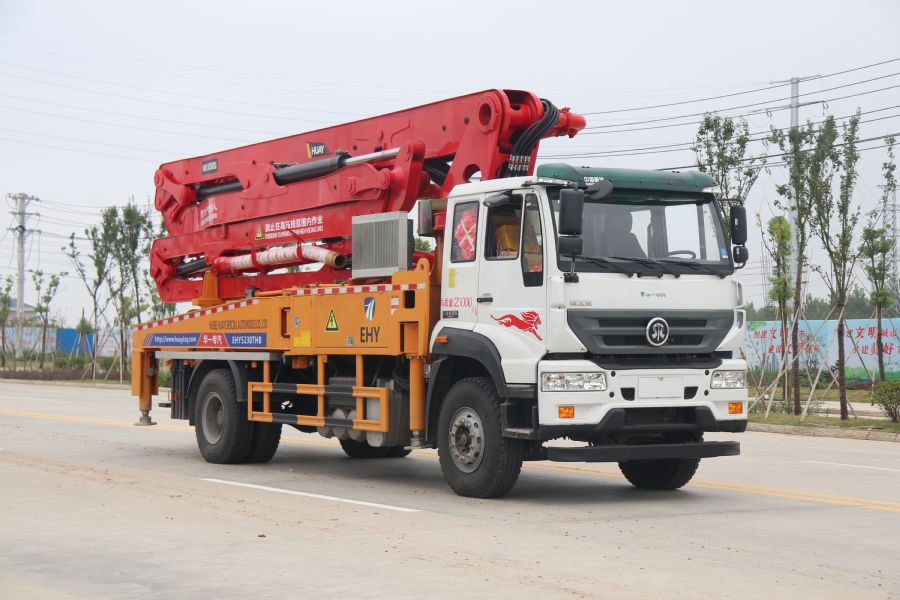 EHY5230THB型37米重汽斯太尔混凝土泵车