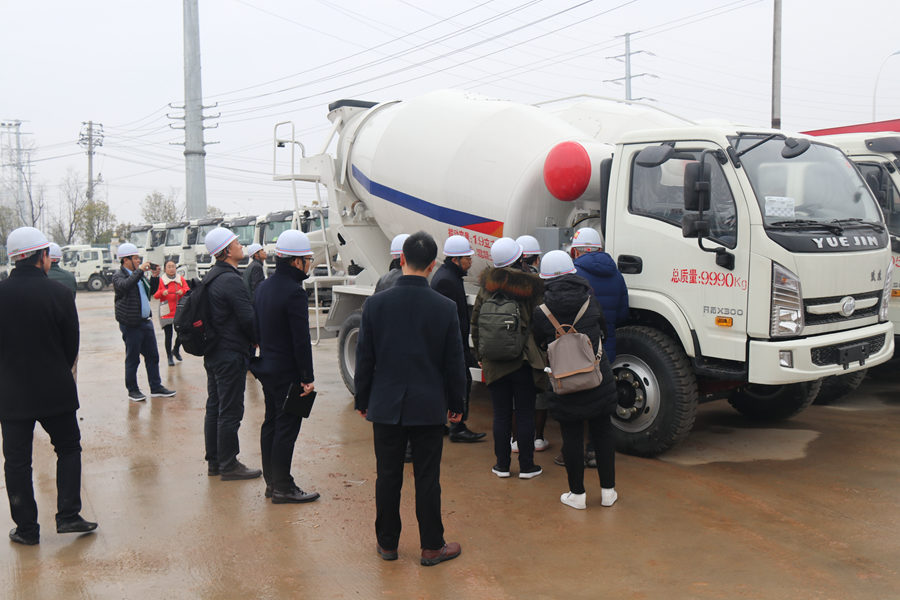 上汽跃进国五开拓X300搅拌车