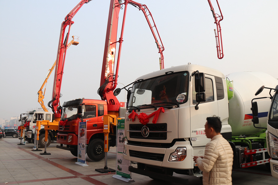 东风小型混凝土泵车37米