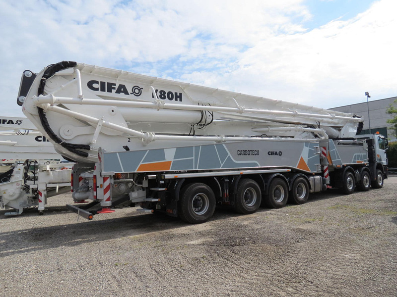 CIFA这台80米泵车，不仅减少了3桥，臂架还增加了10米