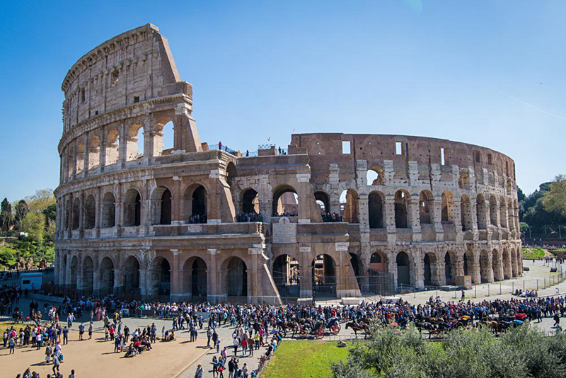 罗马残留的遗迹中，我们能够看到当时的“混凝土建筑”