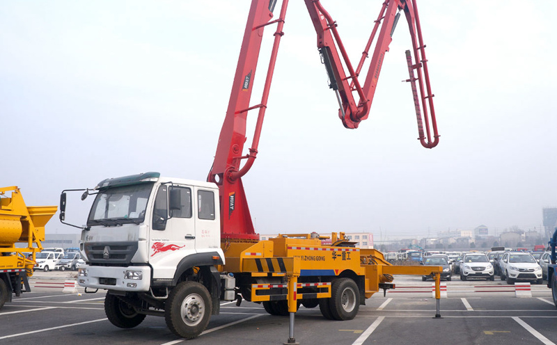 小型臂架泵车