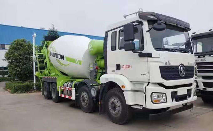 陕汽德龙新M3000轻量化水泥运输车