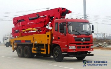 37米东风小型混凝土臂架泵车(玉柴270马力)